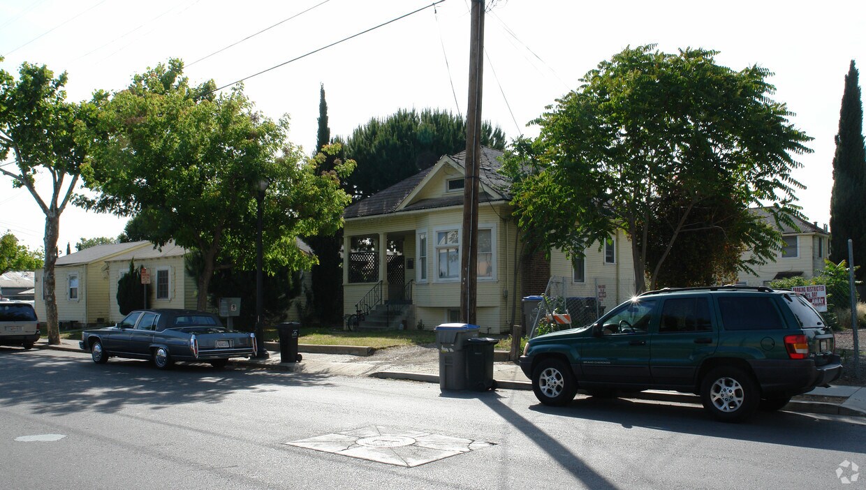 Primary Photo - 160 Balbach St