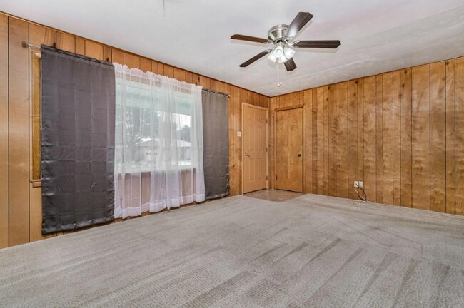 Foto del edificio - 607 N Powell St