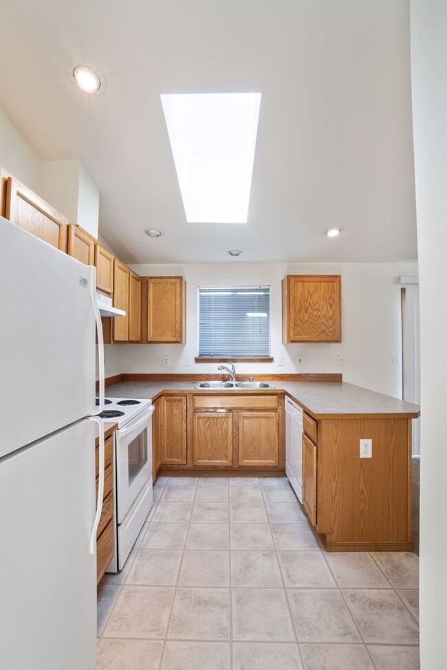 Building Photo - Spacious Granite Falls Home