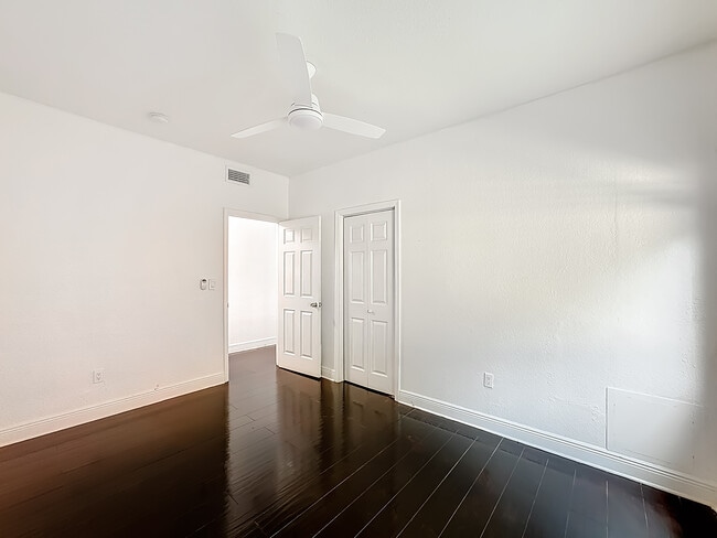 Foto del edificio - 518 Biscayne Dr