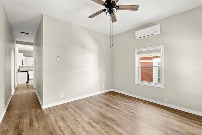Foto del edificio - 361 Cameron St SE