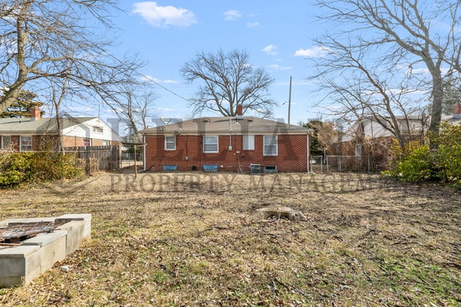 Foto del edificio - 363 N Woodlawn Blvd