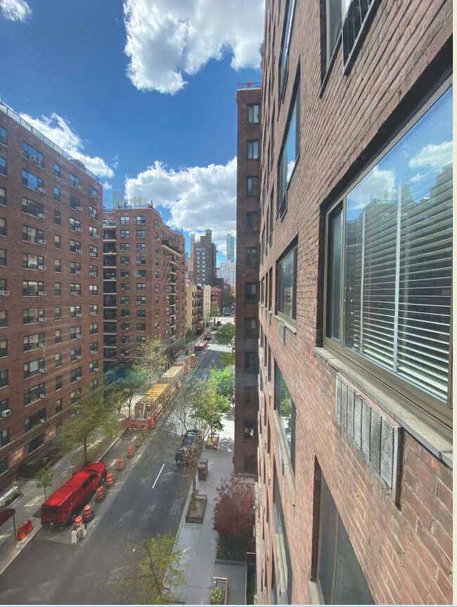 Foto del edificio - 425 E 63rd St