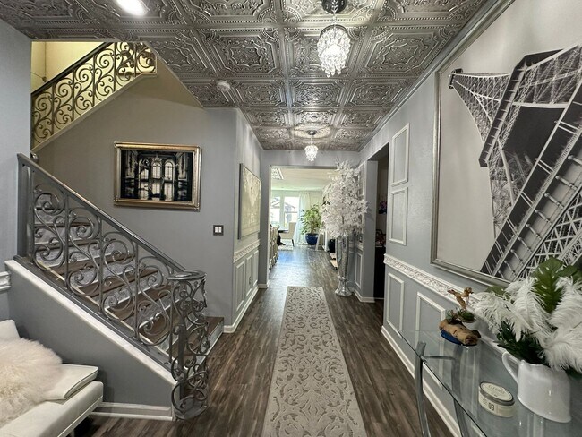 Foto del edificio - Elevated Living: Experience Tranquility at...