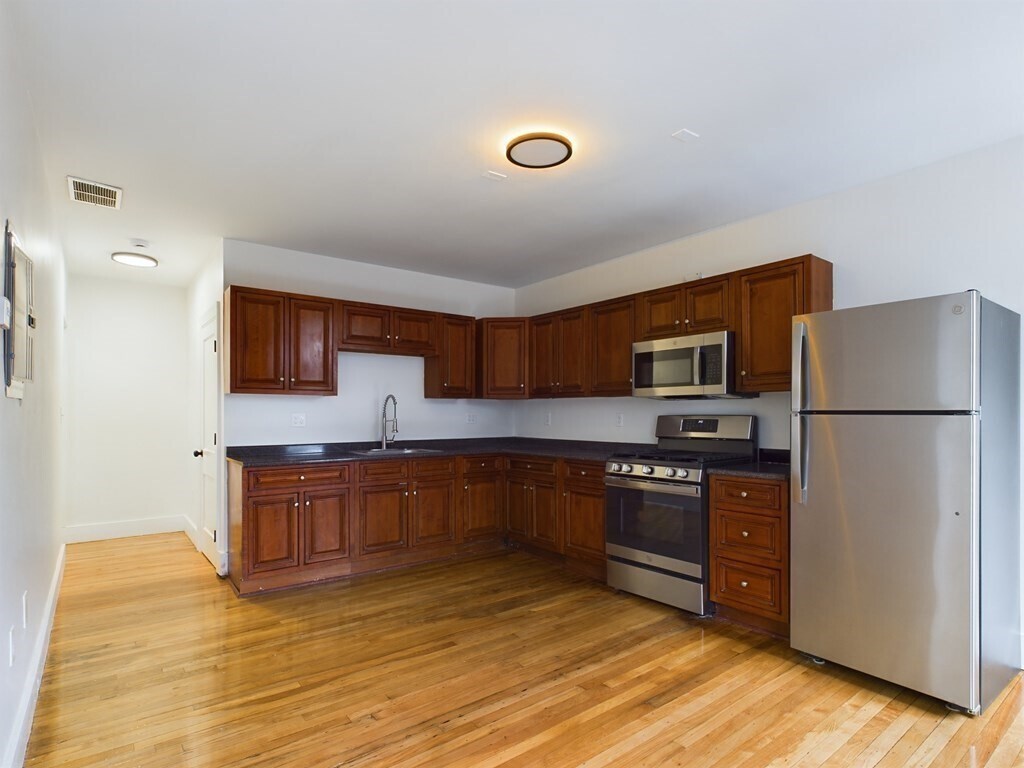 37 South St Unit 8, Foxboro, MA 02035 Condo for Rent in Foxboro, MA