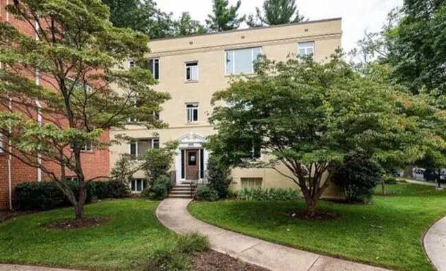 Foto del edificio - 10410 Montrose Ave