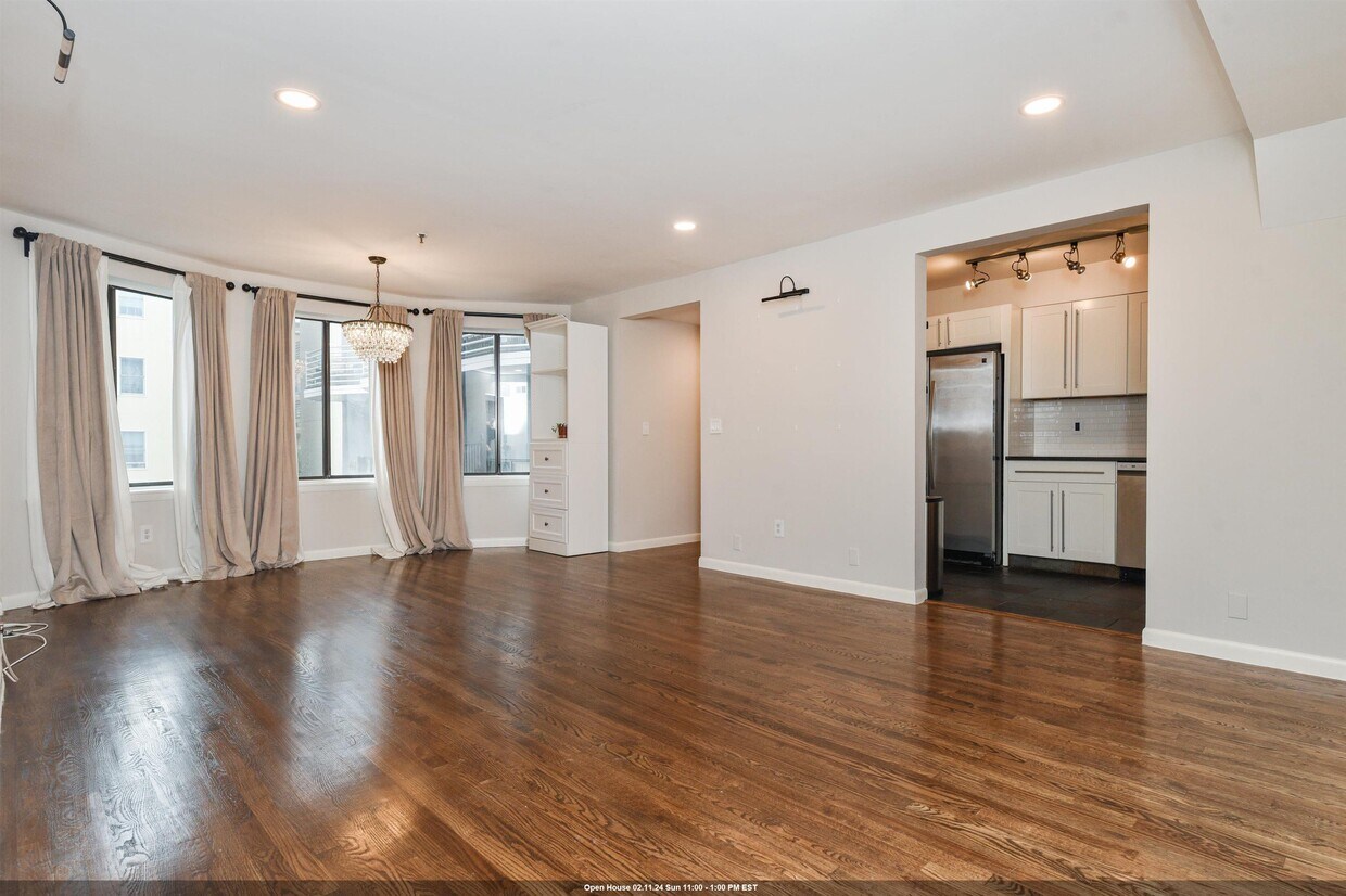 Primary Photo - 1110 CLINTON St