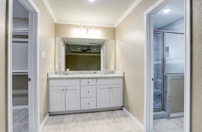 Building Photo - 2309 Pomona Dr