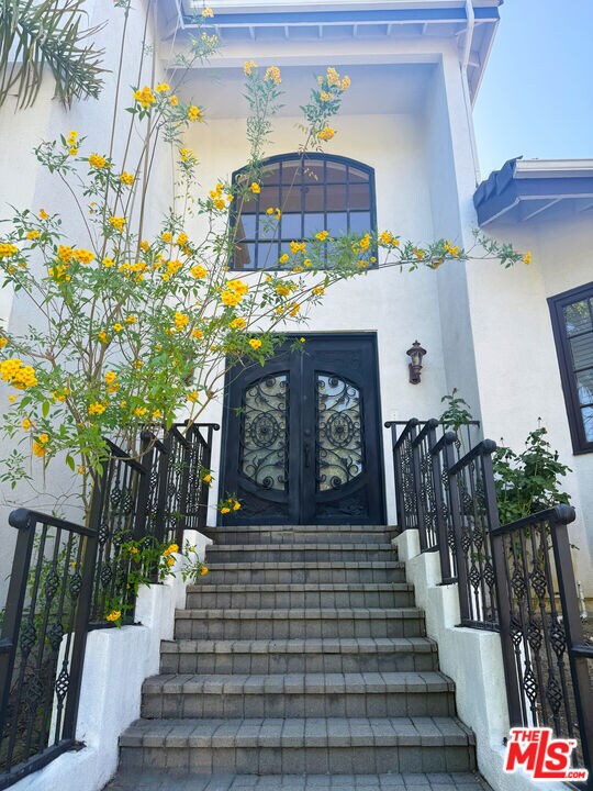 Building Photo - 15020 Encanto Dr
