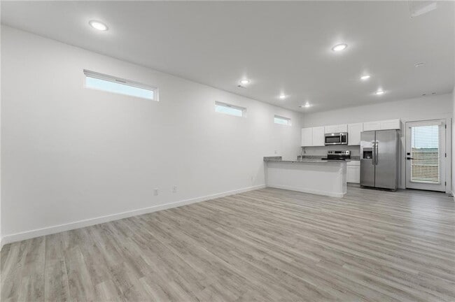 Building Photo - 751 St Charles Pl