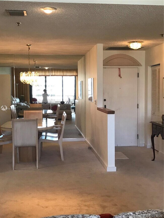 Building Photo - 251 Crandon Blvd