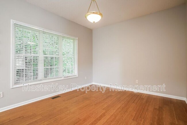 Foto del edificio - 2408 Farlow Gap Ln