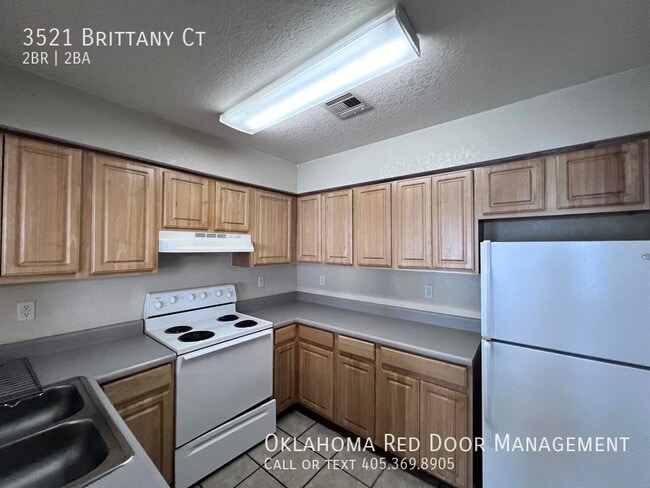 Foto del edificio - 3521 Brittany Ct