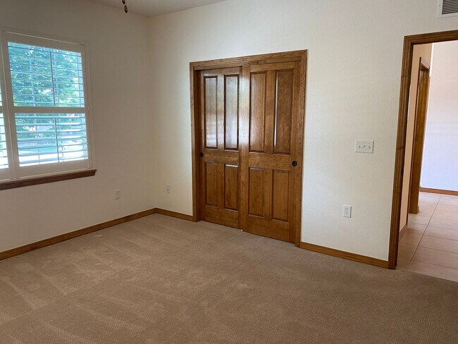 Foto del edificio - 2 BED/2 BATH RANCH STYLE HOME IN SUMMER HAWK IN FOX MEADOW AVAILABLE 7/10!