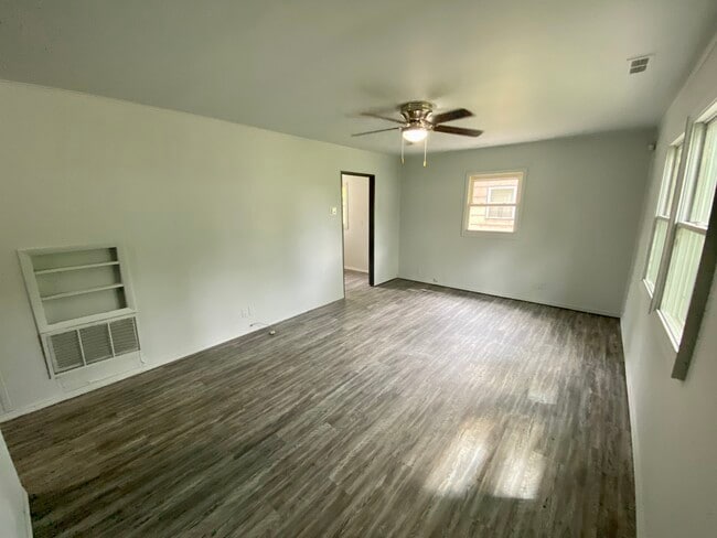 Building Photo - 1003 Giddings St