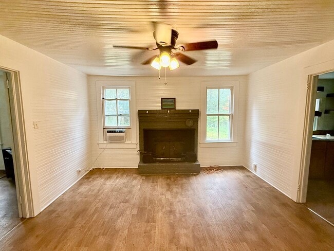 Foto del edificio - Three bedroom, 1 bath house in Western Ala...