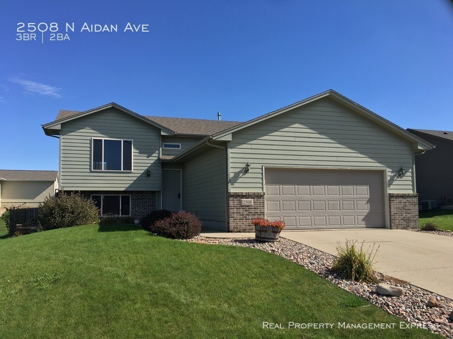 Foto principal - 3 Bedroom 2 Bath Home North West Sioux Falls