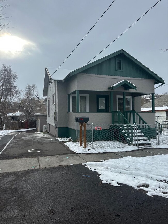 Building Photo - 332 N 10th St