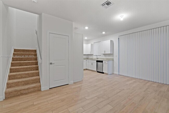 Foto del edificio - 2474 SE 10th St