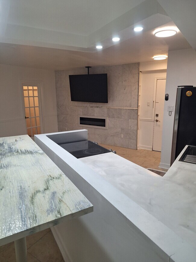 Foto del edificio - 7363 S South Shore Dr