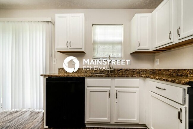 Building Photo - 4 Bedroom Pet-Friendly Home in LITHONIA, GA with Main Street Renewal