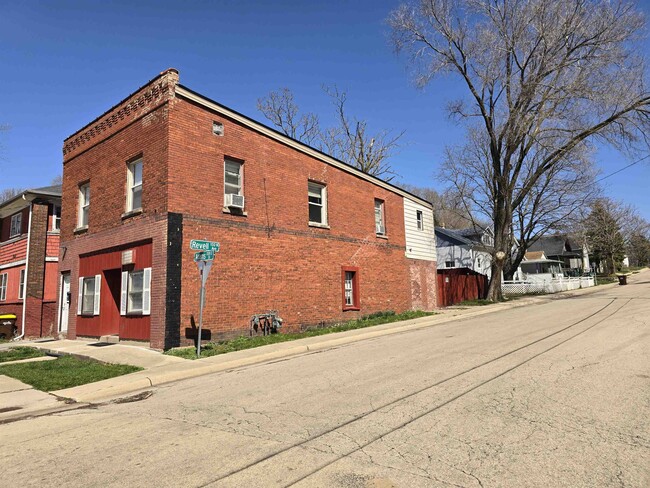 Building Photo - 201 Adams St