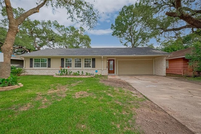 Building Photo - 8045 Ridgeview Dr