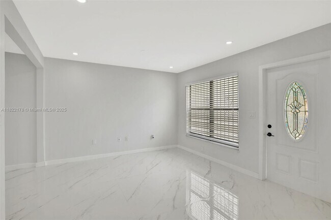 Foto del edificio - 3916 NW 207 St Rd