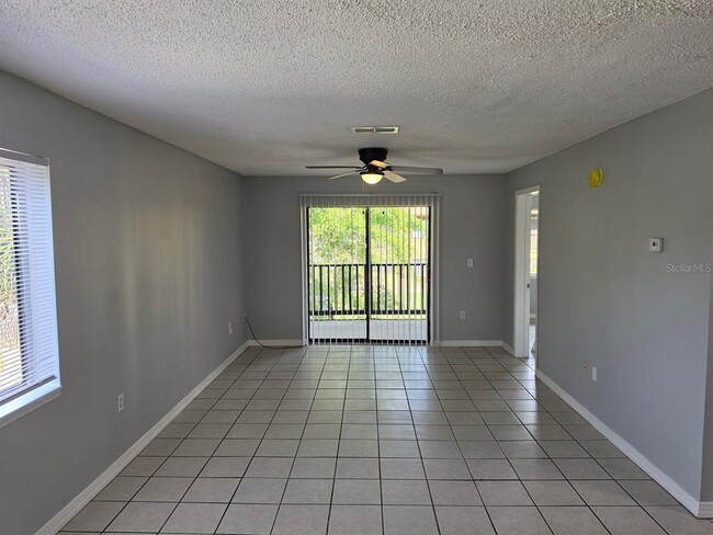 Building Photo - 2526 S Oak Ave