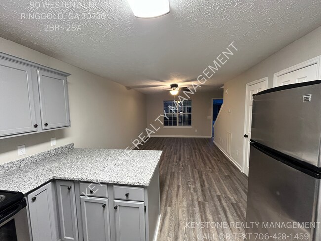 Foto del edificio - 90 Westend Ln