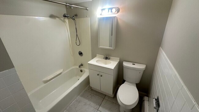 Foto del edificio - 2802 N Rutherford Ave