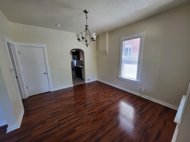Building Photo - 1047 S Lake St