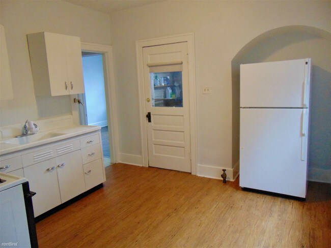 Building Photo - 2 br, 1 bath  - 3827 Trowbridge St Apt A