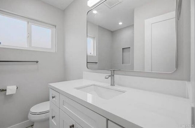 Foto del edificio - 14547 Kittery St