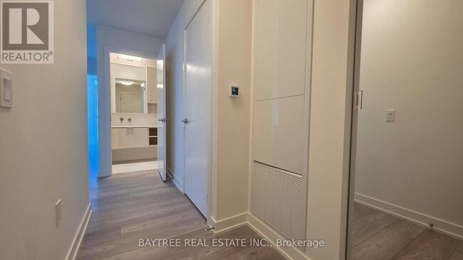 Photo du bâtiment - 110 Broadway Ave