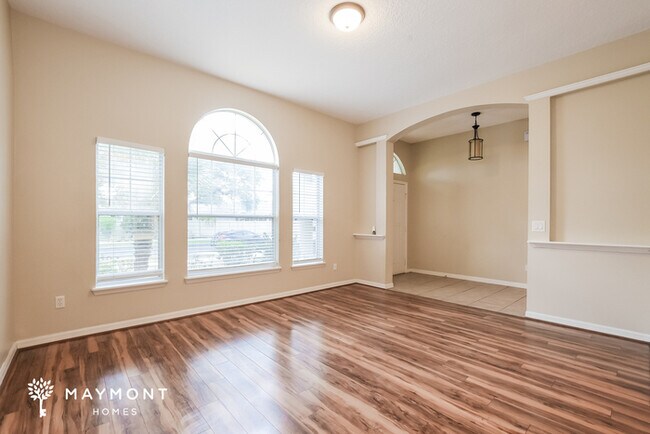 Building Photo - 909 Lake Lindley Dr N