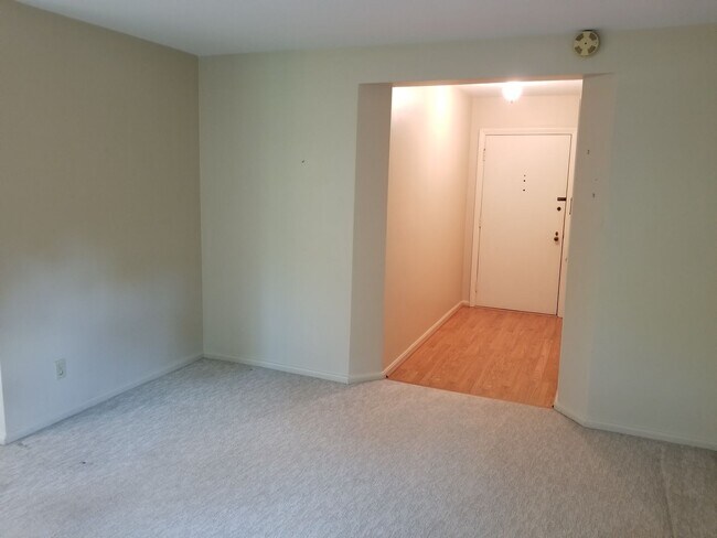 Foto del edificio - Mayflower Condo for Rent