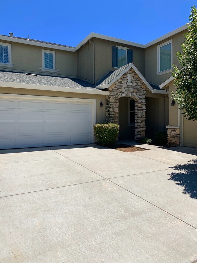 Building Photo - 348 Anemone Ct
