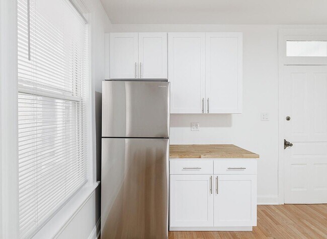 Foto del edificio - 1430 W Superior St