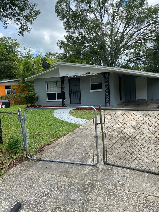 Foto del edificio - 4030 Leonard Cir E