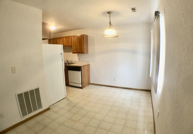 Building Photo - 1629 Flynn Ln