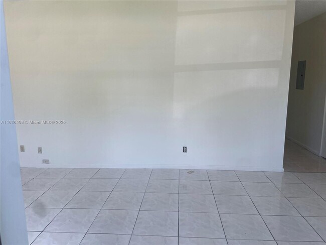 Foto del edificio - 907 SW 8th St