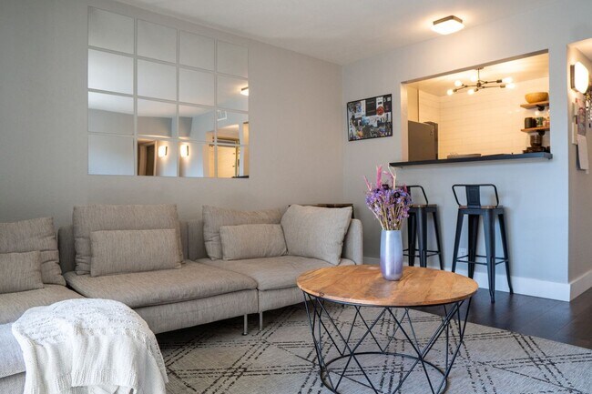 Foto del edificio - 430 N Civic Dr