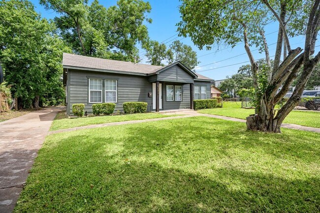 Foto del edificio - 5043 Arvilla Ln