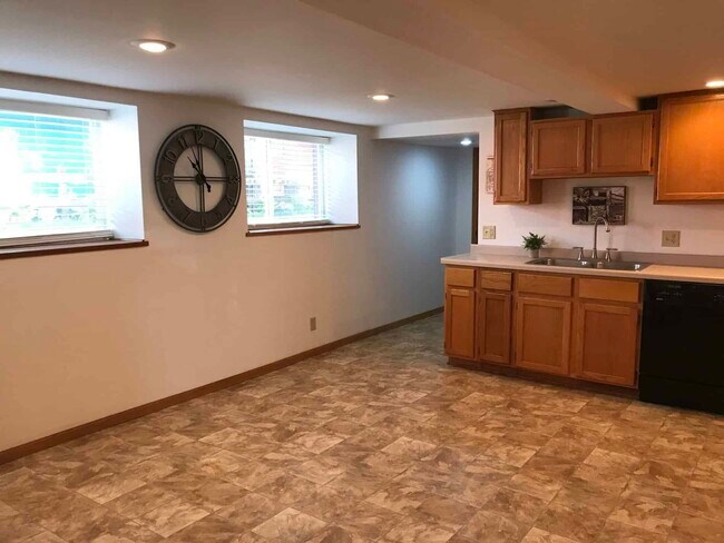 Ascensor de servicio - 767 E 5th St