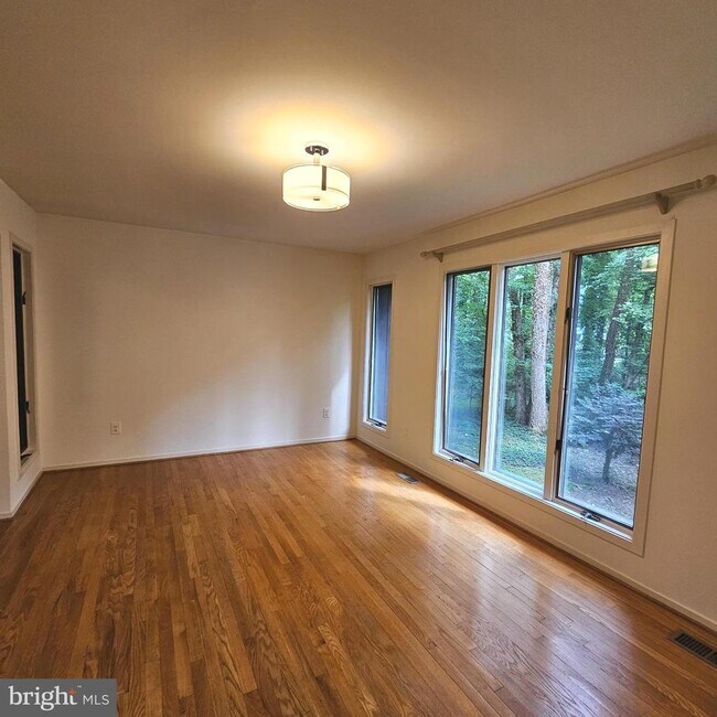 Building Photo - 7413 Walton Ln