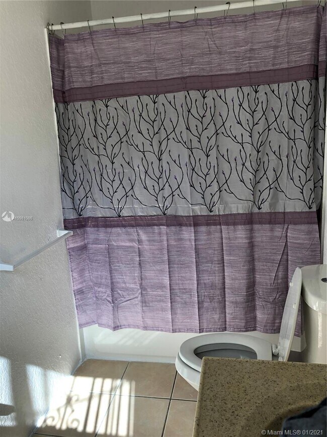 Foto del edificio - 1648 NE 159th St