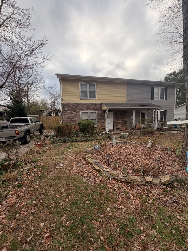 Building Photo - 3714 Pine Knoll Dr