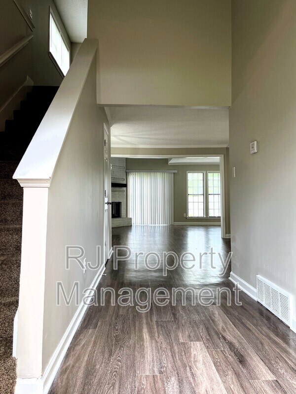 Building Photo - 5995 Cedarcrest Ct