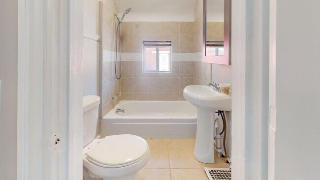 Building Photo - Renovated 2-Bedroom, 2-Bathroom Home – Cleveland, OH